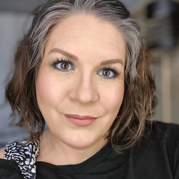 Meet your Posher, Leah - Picture 1 of 2